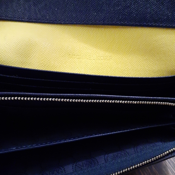 MICHEAL KORS LEATHER WALLET - Picture 5 of 10